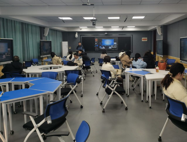 引导学生多角度考虑天地人的关系学生思路逐渐打开考虑愈加深入 引导学生多角度考虑天地人的关系学生思路逐渐打开考虑愈加深入